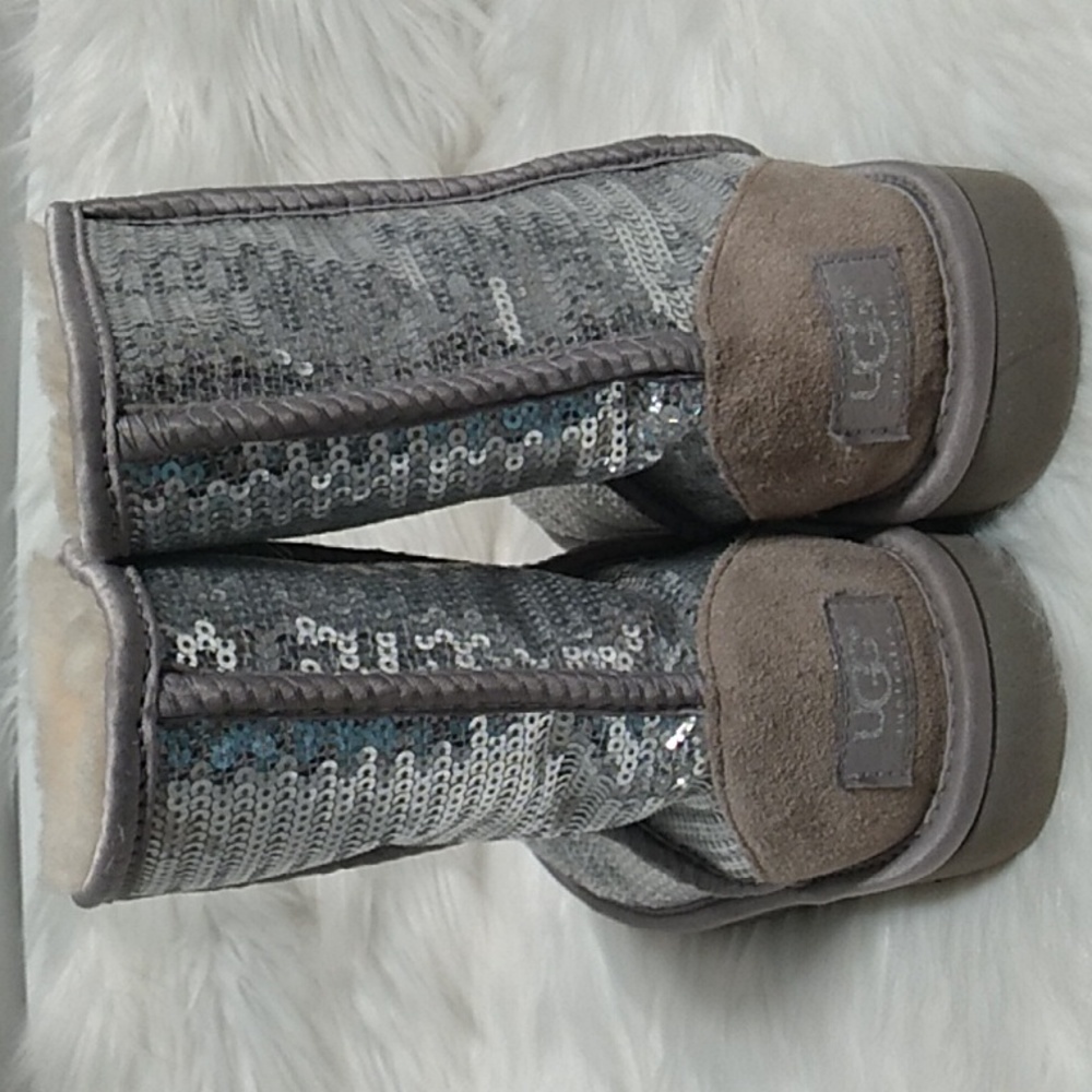 SALE! Auth UGG Silver Sequined Boots Gently Worn Sz.6 Can Fit Bigger (X-339) - Picture 3 of 8